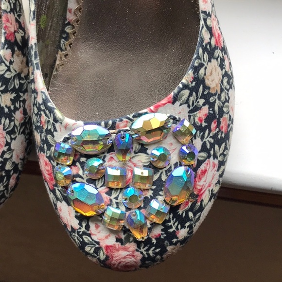 Poetic License Floral Wedges - Picture 2 of 6